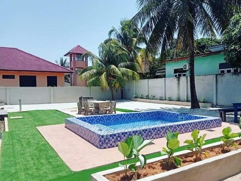 Casa Tiga Homestay Besut 캄풍 쿠알라 베숫 외부 사진
