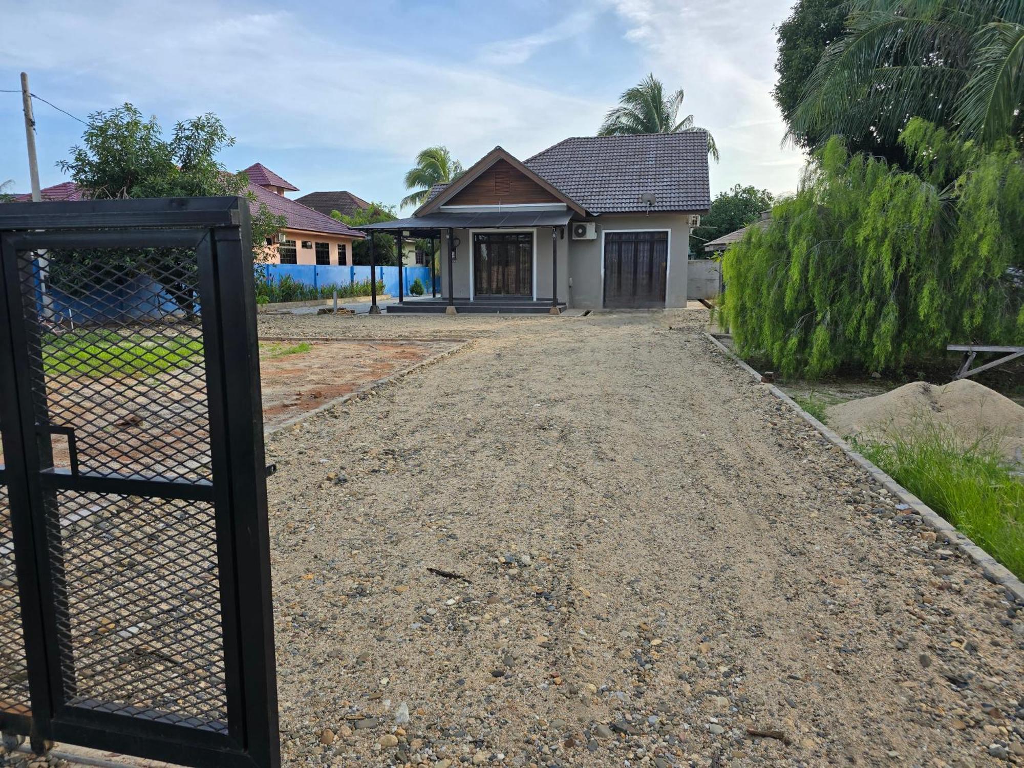 Casa Tiga Homestay Besut 캄풍 쿠알라 베숫 외부 사진