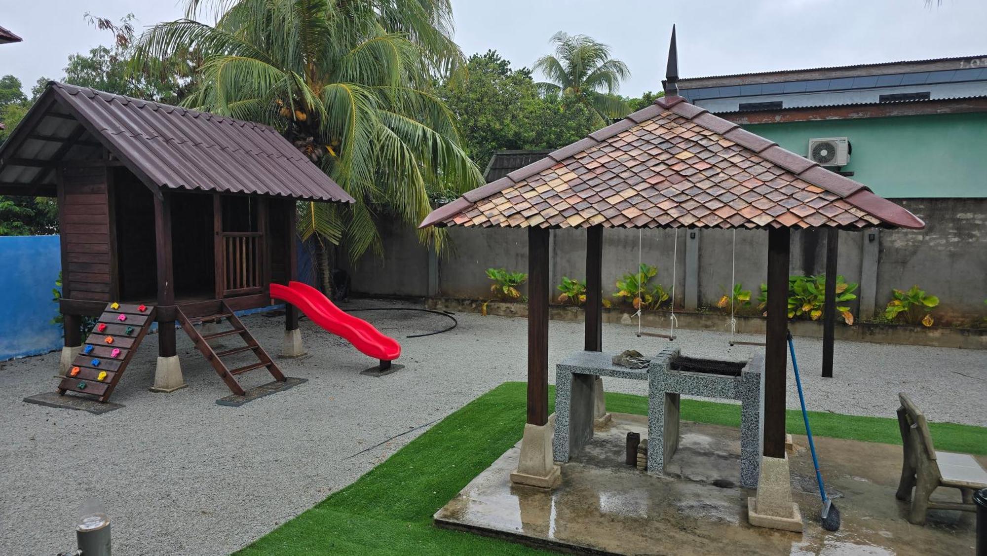 Casa Tiga Homestay Besut 캄풍 쿠알라 베숫 외부 사진