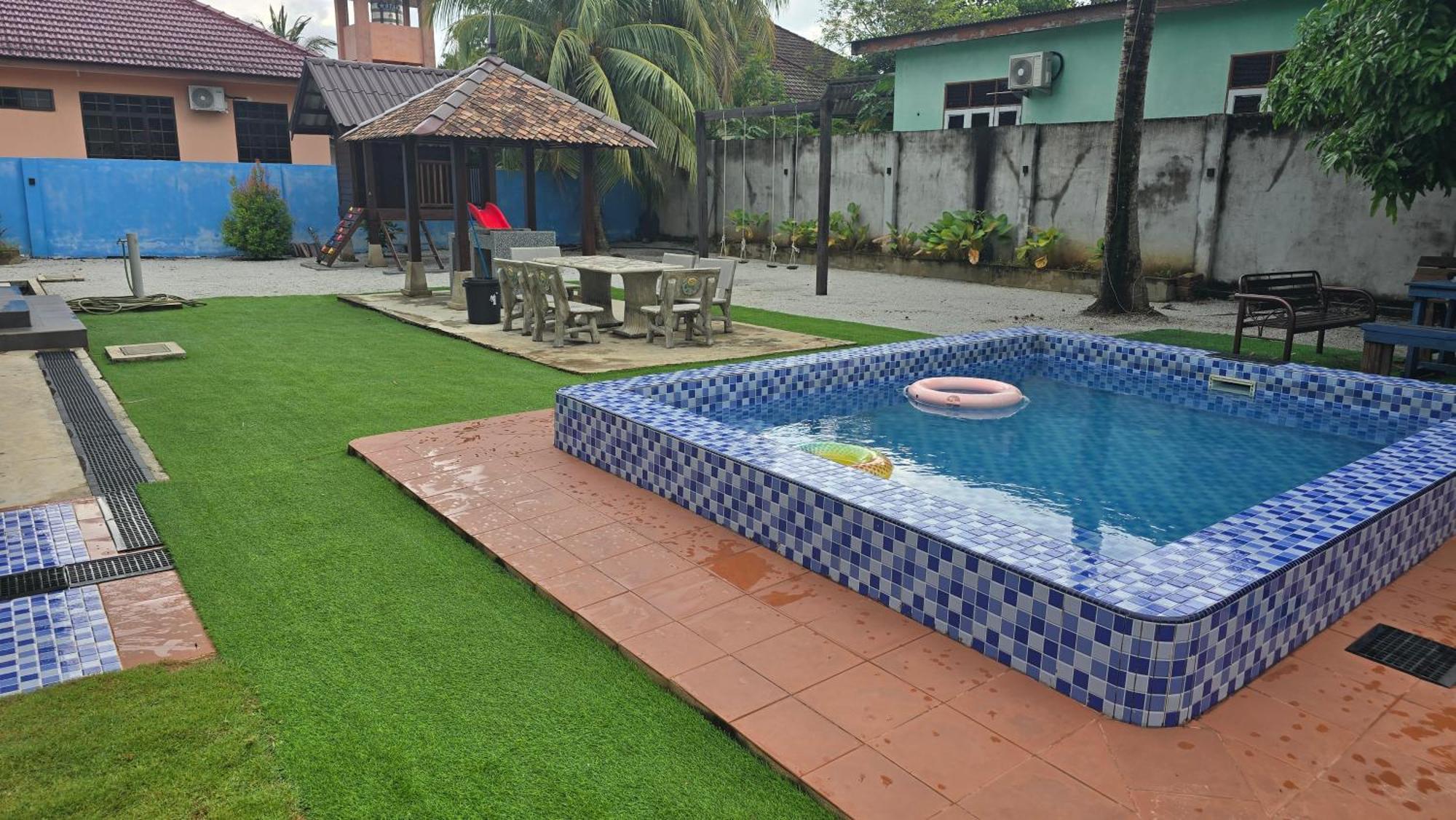 Casa Tiga Homestay Besut 캄풍 쿠알라 베숫 외부 사진